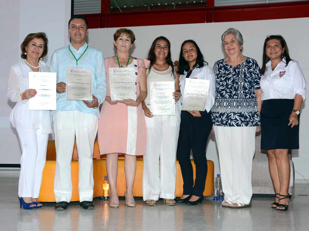 María Filmore Medina, Huber Mendieta, Aida Esther Hidalgo, Carmen Vargas, Karol Lizeth Puentes, Cecilia Lara Bonilla y Luz Marina Aldana.